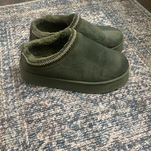 Rouge Helium Olive Faux Fur Slippers